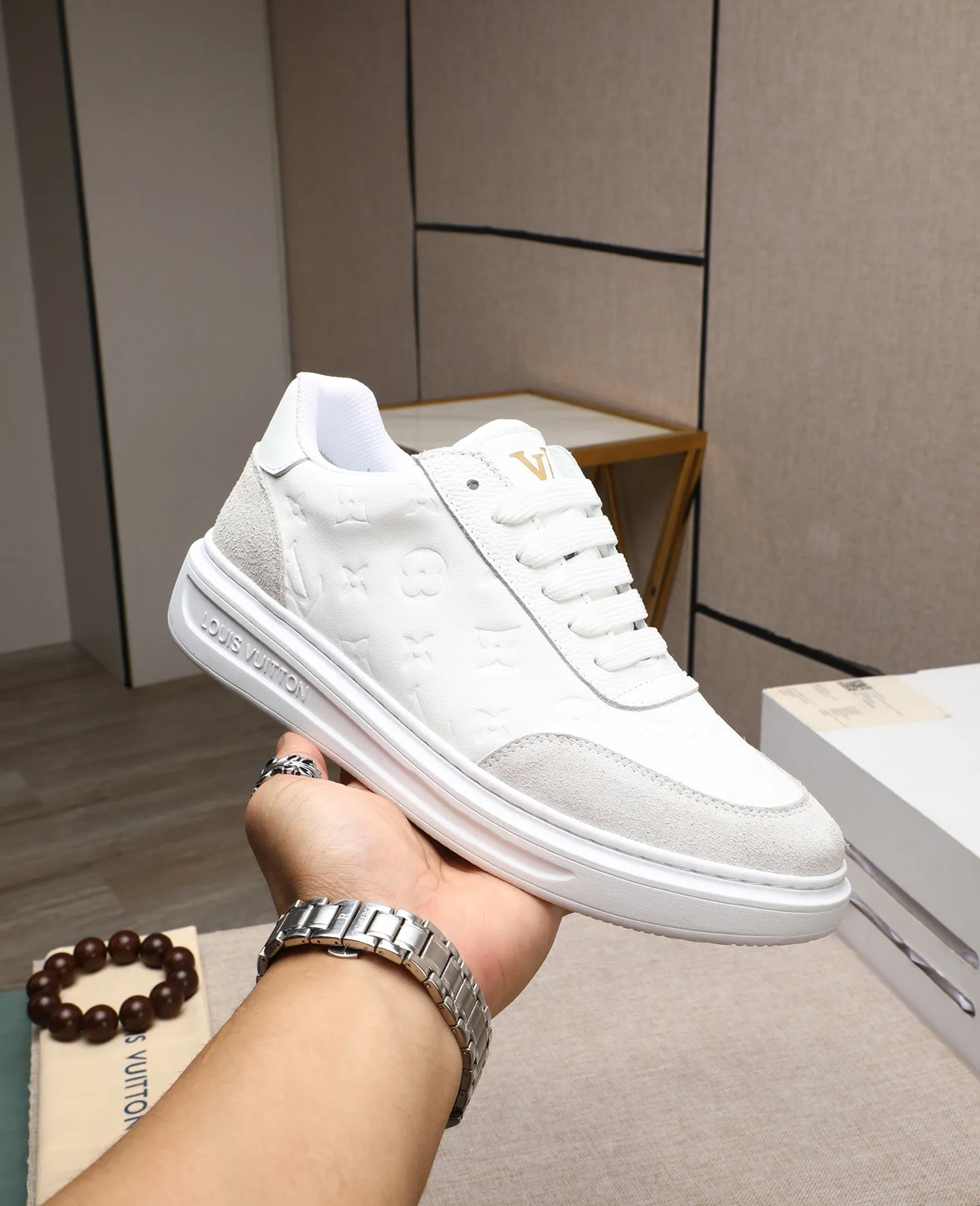 Men's shoes 💰540 📛📛【LOUIS VUITTON】Louis Vuitton new product👟Milan fashion catwalk style🇰🇾🇰🇾LV family logo, celebrity style, a must-have for fashionistas⚠️Classic presbyopia flower➕Water-dyed cow lining➕Special outsole👞Number 38-44 (45 46 custom-made)